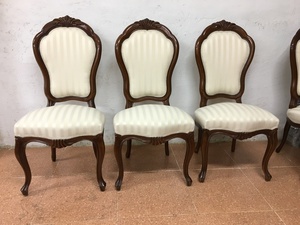 Tapizado de cuatro sillas con respaldo tapizado en tela damasco en barrio de salamanca