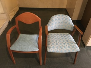 Tapizado de dos sillas en aluche