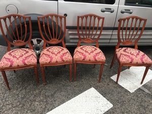 Tapizado de cuatro sillas en muelles en tela damasco en canillejas 