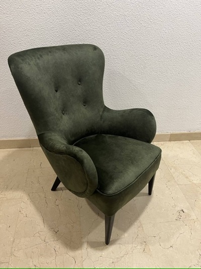 Sillón tapizado en tela verde en Madrid